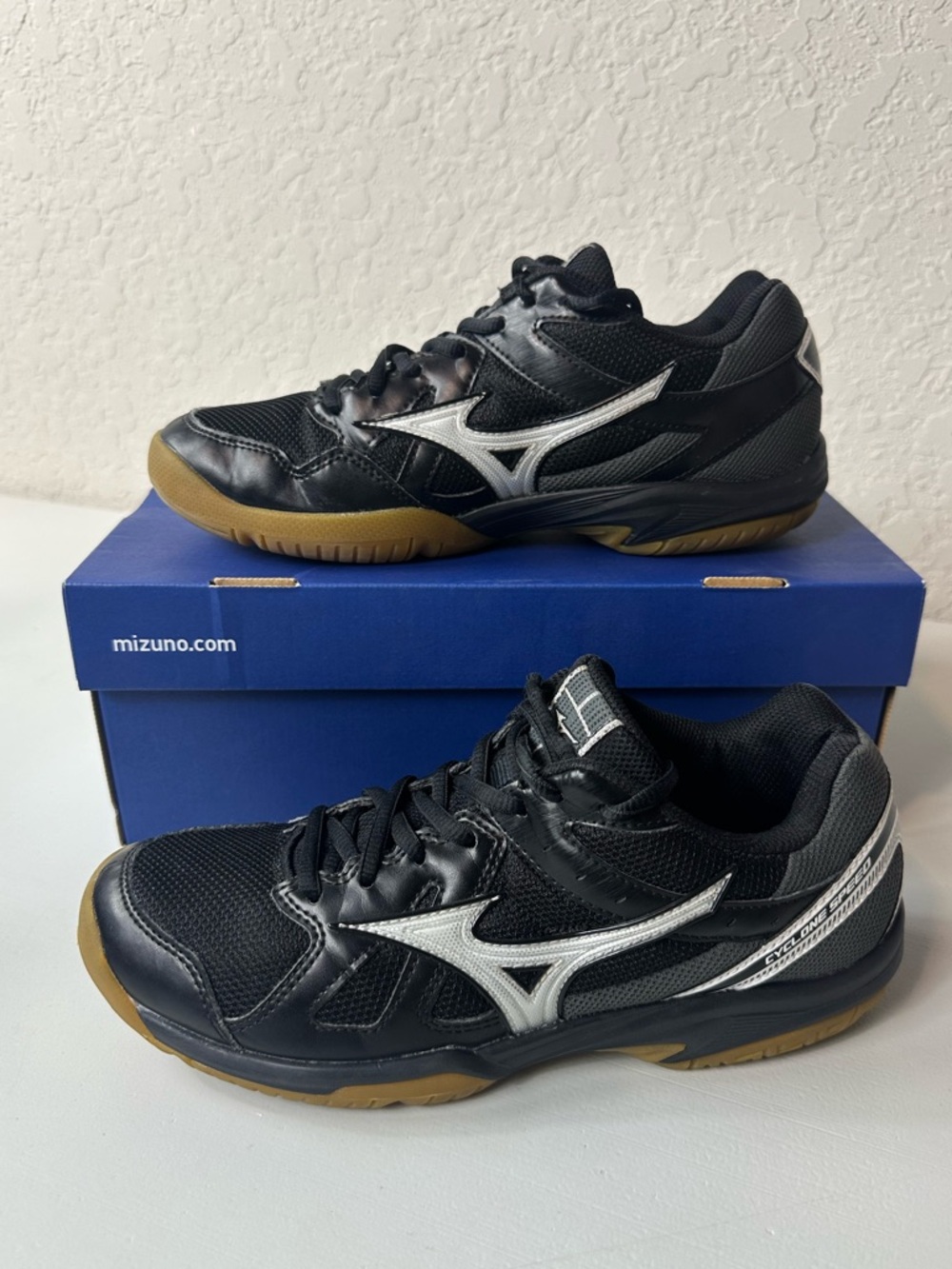 Mizuno Women's Cyclone Speed Volleyball Performance Court Sneakers Black Size 8